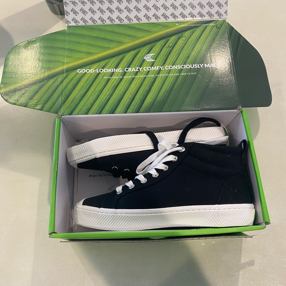 Cariuma Black Sneakers